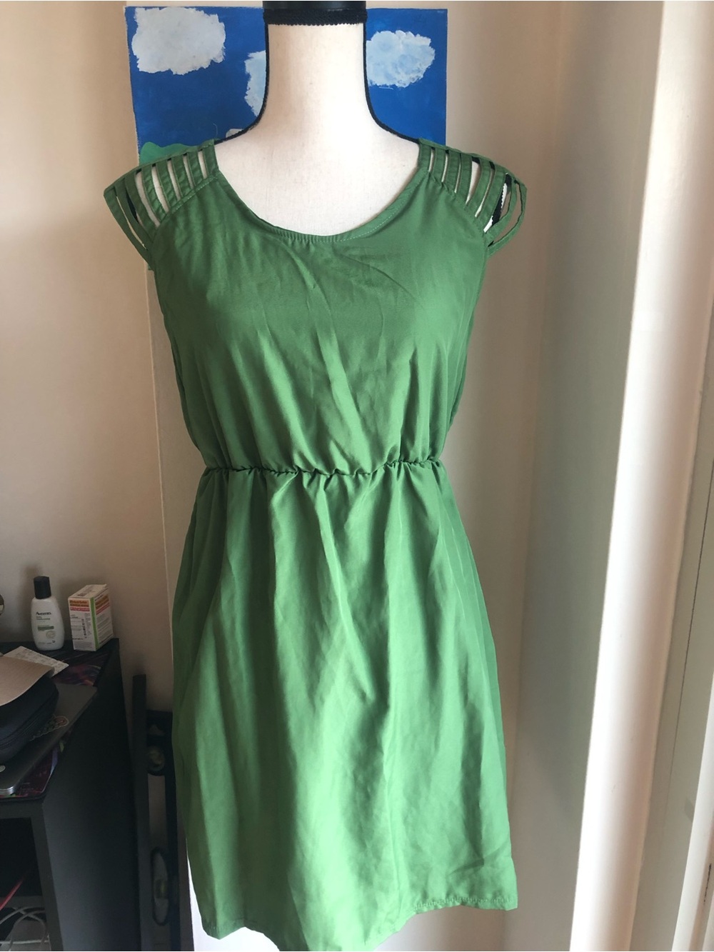 Green Cutout Shoulder Casual Dress